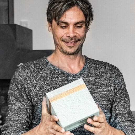 Wandlampe aus Holz und Beton | Stilhand | Jürgen Übersohn