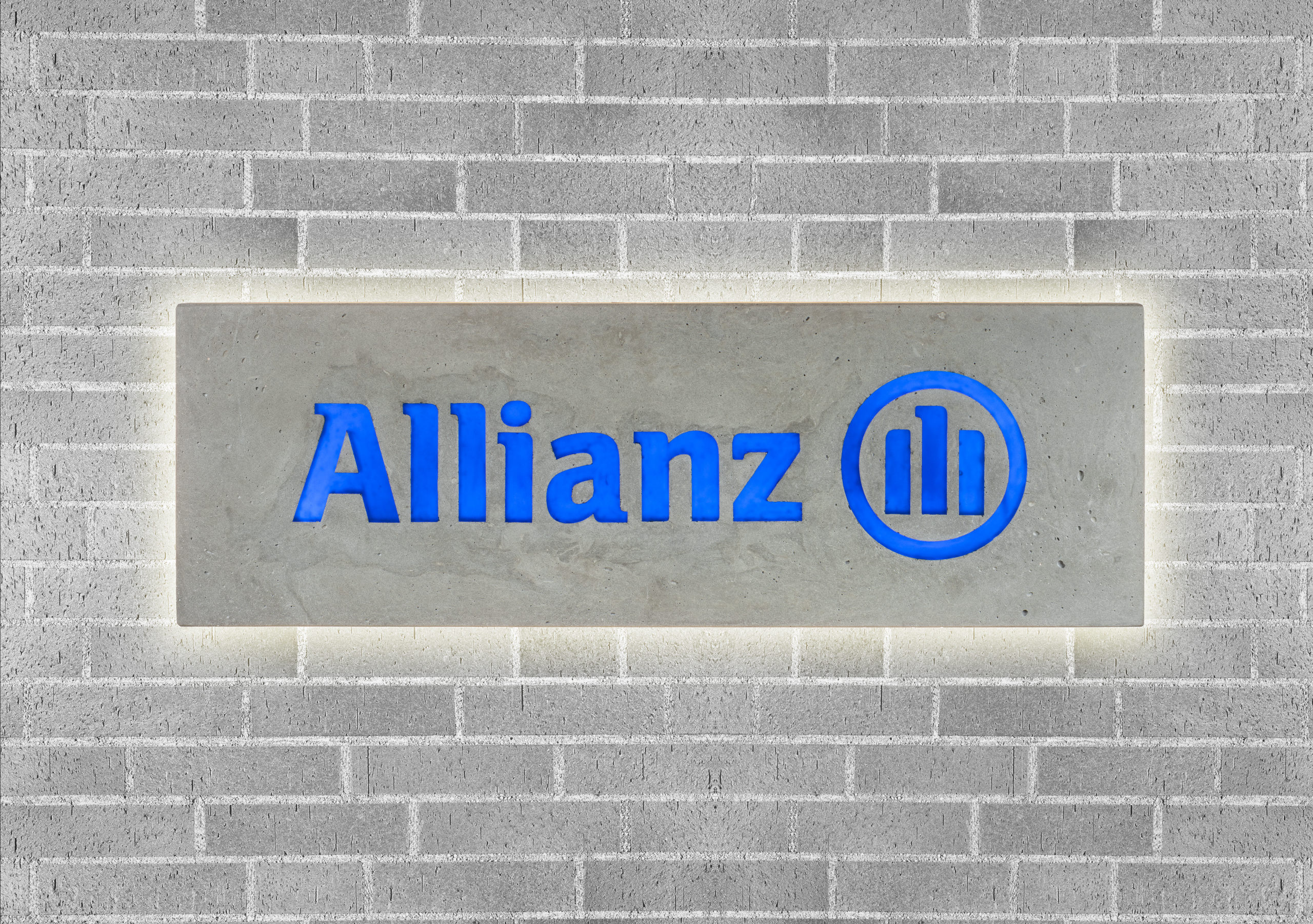 Leuchtwerbung Werbeschild Stilhand Beton Feinbeton beleuchtet Allianz