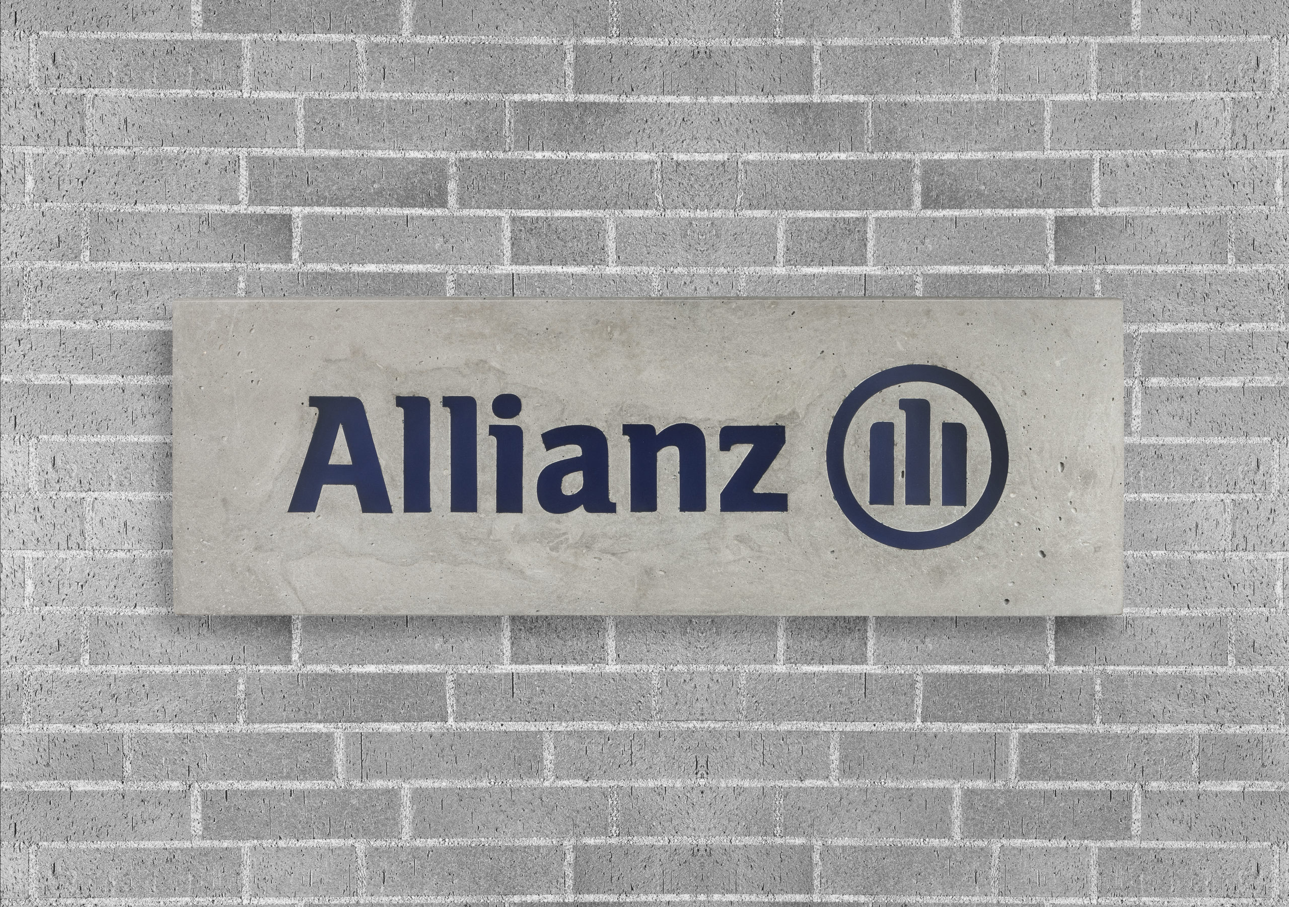Leuchtwerbung Werbeschild Stilhand Beton Feinbeton unbeleuchtet Allianz