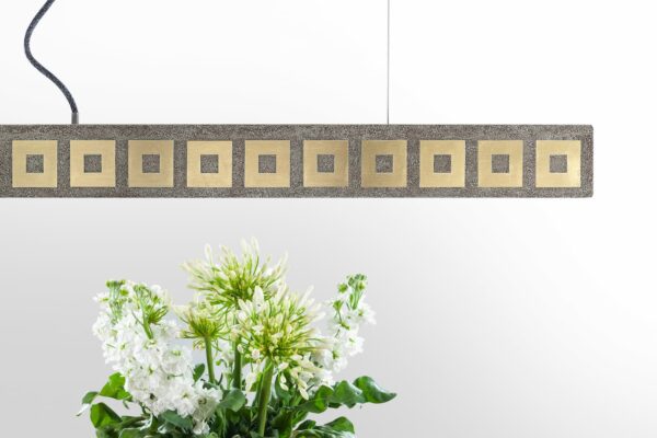 Hängelampe aus Beton | Stilhand | Fabricius | Quadratringe Messing